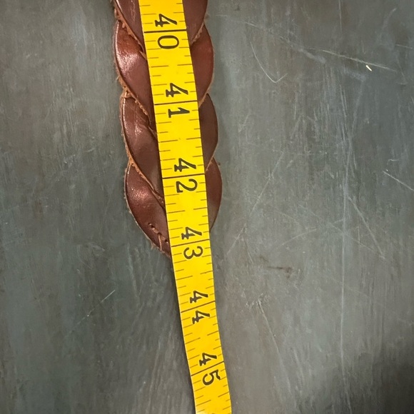 Eddie Bauer Men’s Leather woven belt 43” with brass buckle. - Picture 3 of 3